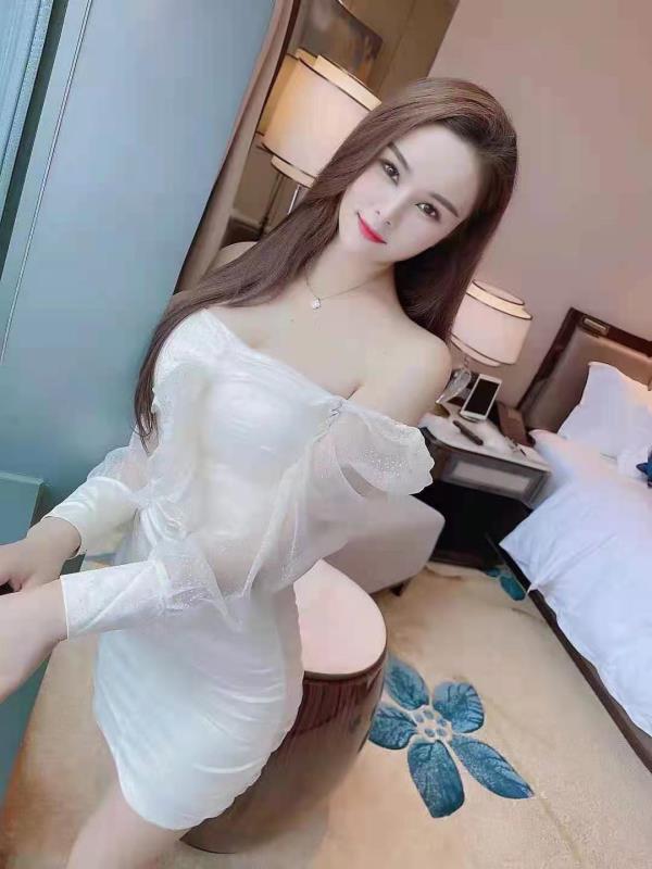 长相甜美大长腿的小妹妹